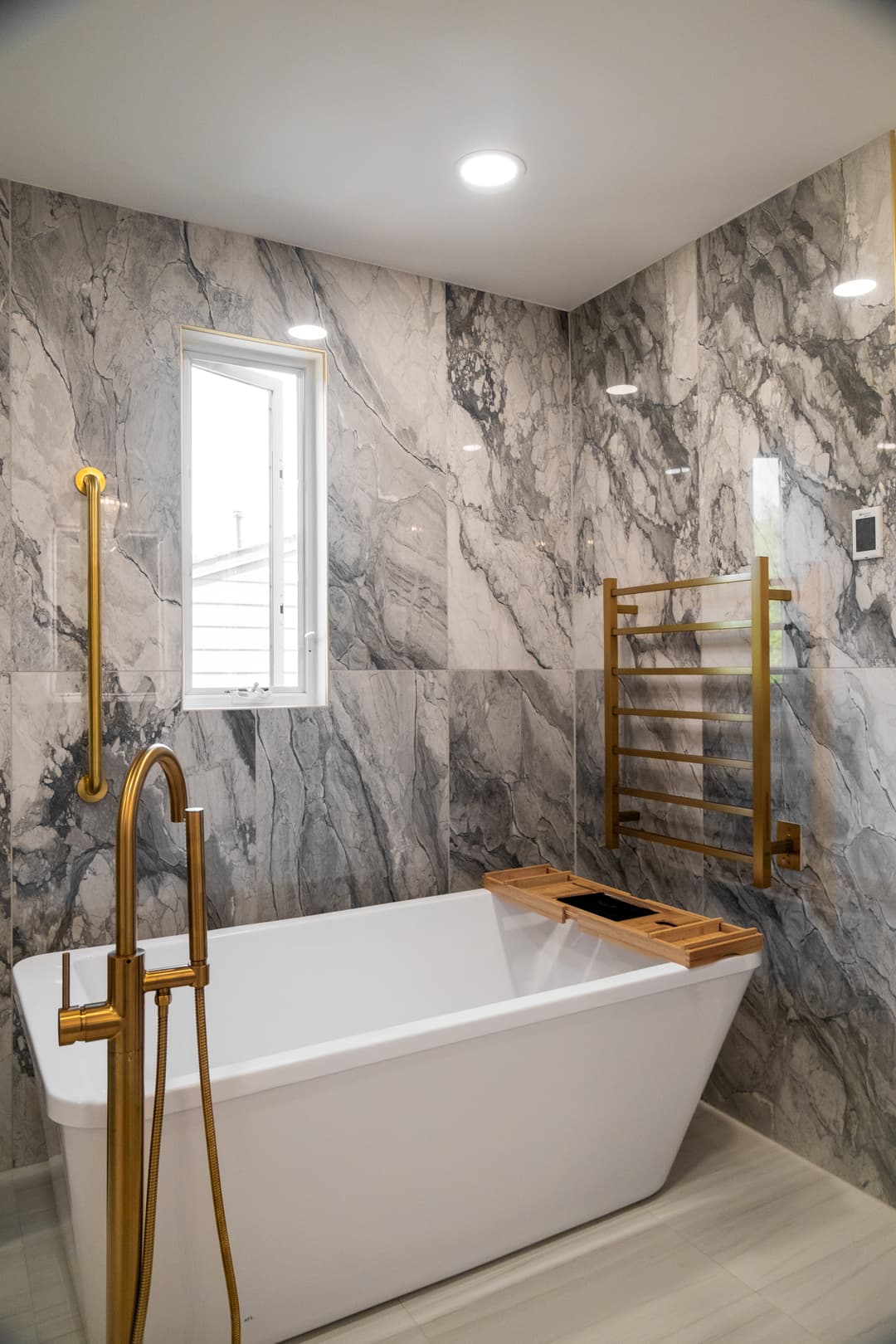 Freestanding tub with marble walls